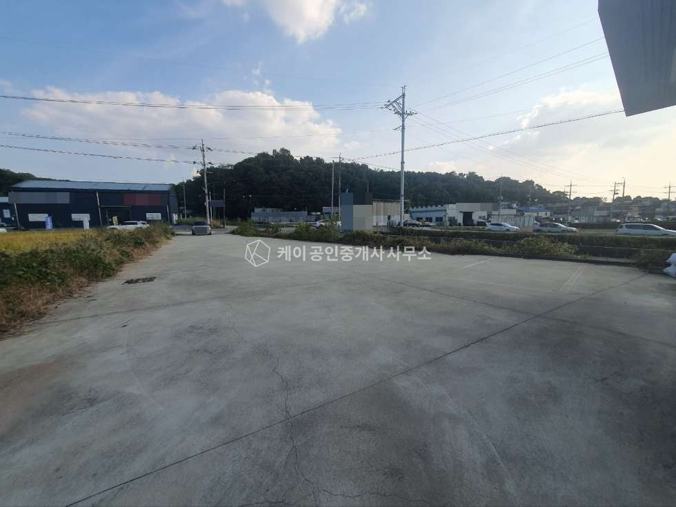 경기 파주시 조리읍 장곡리 60px1동+20평x1동 통일로3분 장곡리공단초입 2차선도로접 대형마당 단독사용 창고 월세 매물번호 10433 사진 9