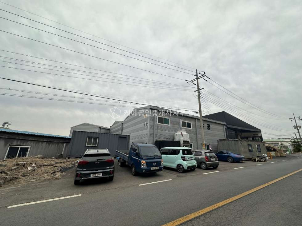 경기 파주시 조리읍 뇌조리 1동 파주 조리읍 뇌조리 도로변에 바로 접하고 50평X3동 2종근생 창고 일괄 매매 매매 매물번호 10106 사진 2