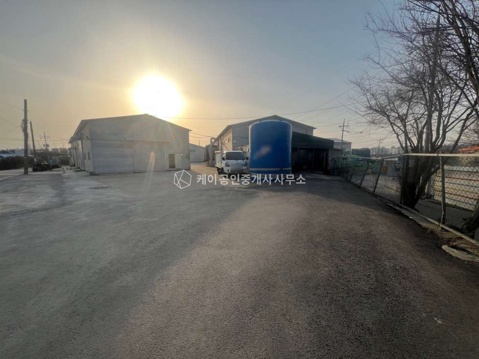 경기 파주시 조리읍 능안리 직관연결, 식품공장 가능,삼거리 코너 위치, 8개동 임차완료, 명도 협의 매매 매물번호 10669 사진 12