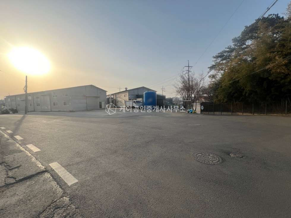 경기 파주시 조리읍 능안리 직관연결, 식품공장 가능,삼거리 코너 위치, 8개동 임차완료, 명도 협의 매매 매물번호 10669 사진 13