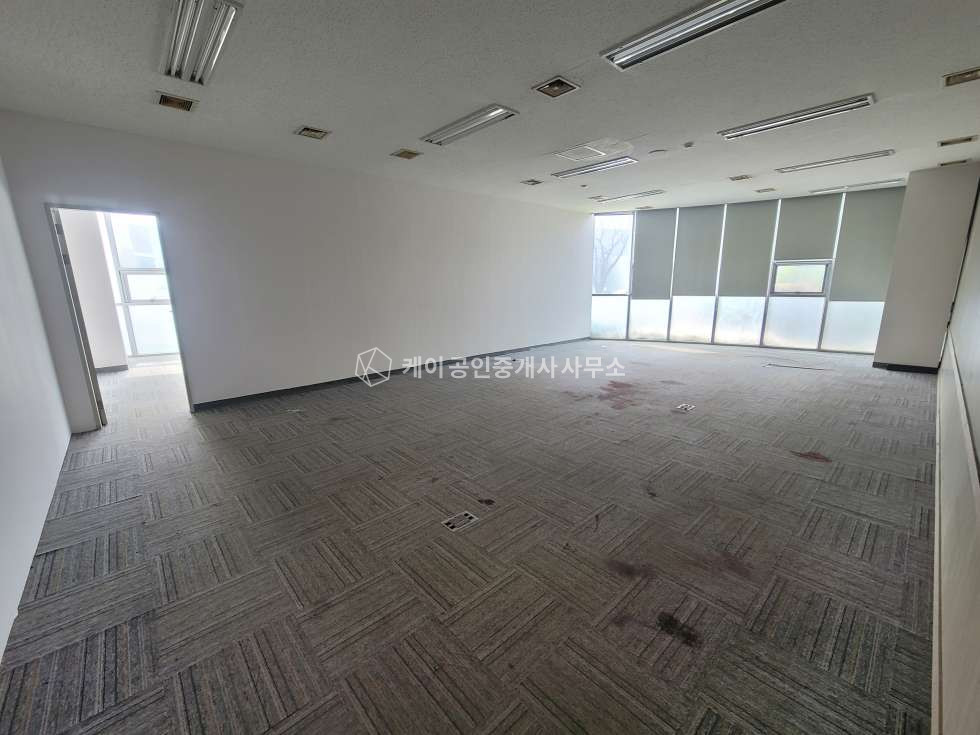 경기 파주시 문발동 문발동 출판단지내, 연1100평 건물 통임대, 전력 500kw, 대중교통 이용 월세 매물번호 10729 사진 8
