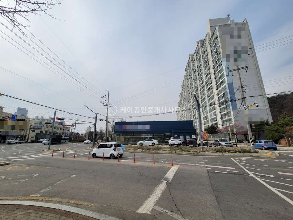경기 파주시 조리읍 봉일천리 통일로 4차선대로 접, 유동차량 많은, 연 178평 근생, 대로변 광고효과, 대형카페,창고형매장,전시판매장 강추 월세 매물번호 10759 사진 11