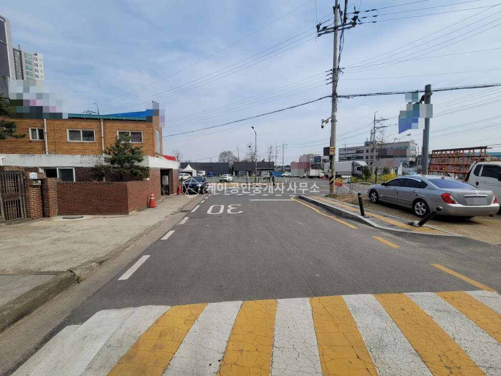 경기 파주시 조리읍 봉일천리 통일로 4차선대로 접, 유동차량 많은, 연 178평 근생, 대로변 광고효과, 대형카페,창고형매장,전시판매장 강추 월세 매물번호 10759 사진 13
