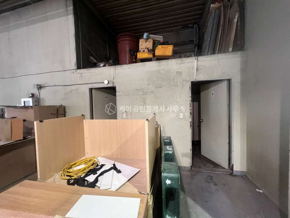 경기 파주시 검산동 2차선대로변접, 광고노출 효과 좋은 890평 대형공장, 전차량 진입가능 매매 매물번호 10784 사진 9