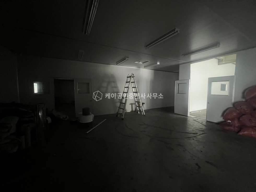 경기 파주시 검산동 2차선대로변접, 광고노출 효과 좋은 890평 대형공장, 전차량 진입가능 매매 매물번호 10784 사진 13