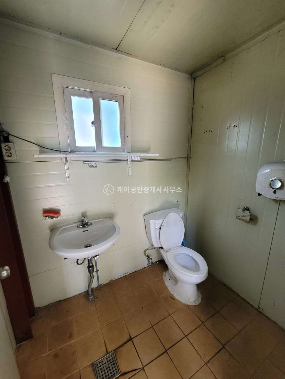 경기 고양일산동구 식사동 식사동, 단독마당 사용, 60평 2개동, 1종근생, 사리현ic 5분, 5톤차량 진출입 월세 매물번호 10852 사진 6