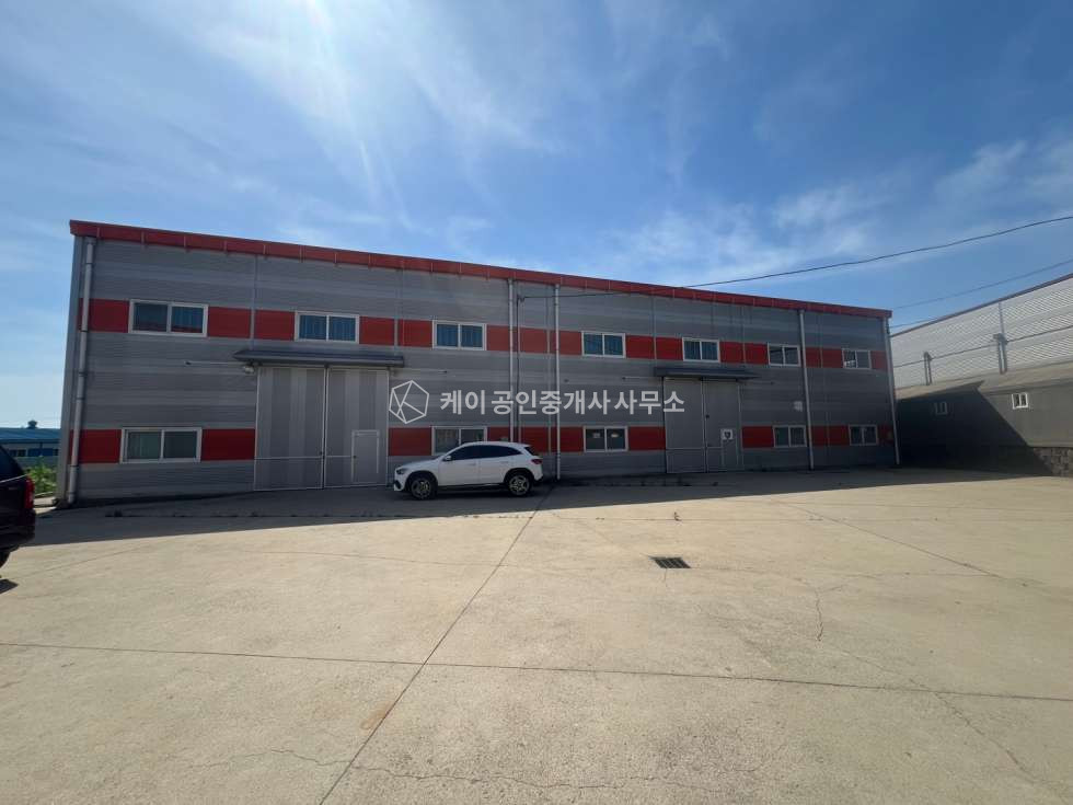 경기 김포시 하성면 원산리 가동 1,2층 105평씩 210평 공장, 60평 추가임대 가능, 대형차량 진입가능, 월세 매물번호 10907 사진 1