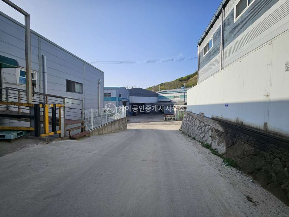 경기 김포시 월곶면 갈산리 2동 갈산공단내 츄레라 진입가능, 전력200 공동마당 넓음! 월세 매물번호 10778 사진 8