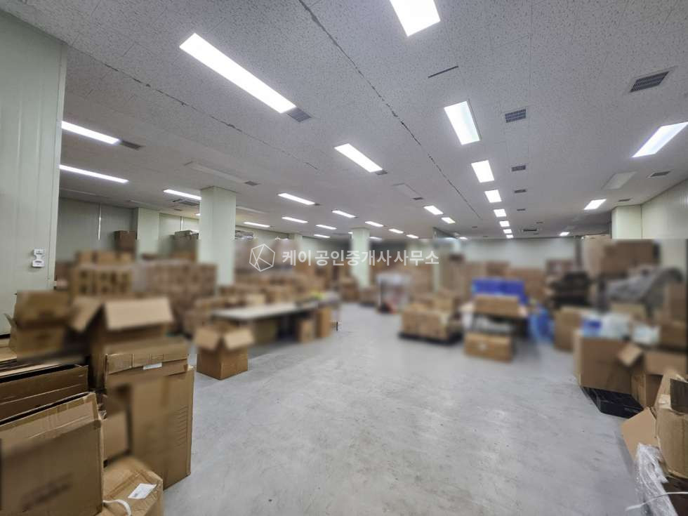 경기 김포시 양촌읍 학운리 1동 4차선대로변접, 단독마당, 전차량진입가능,내부사무실O, 깔끔한 공장 월세 매물번호 11043 사진 2