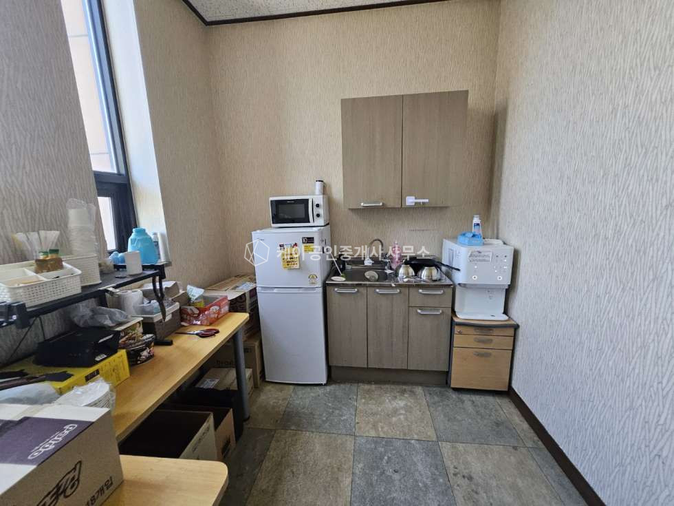 경기 김포시 양촌읍 학운리 1동 4차선대로변접, 단독마당, 전차량진입가능,내부사무실O, 깔끔한 공장 월세 매물번호 11043 사진 4