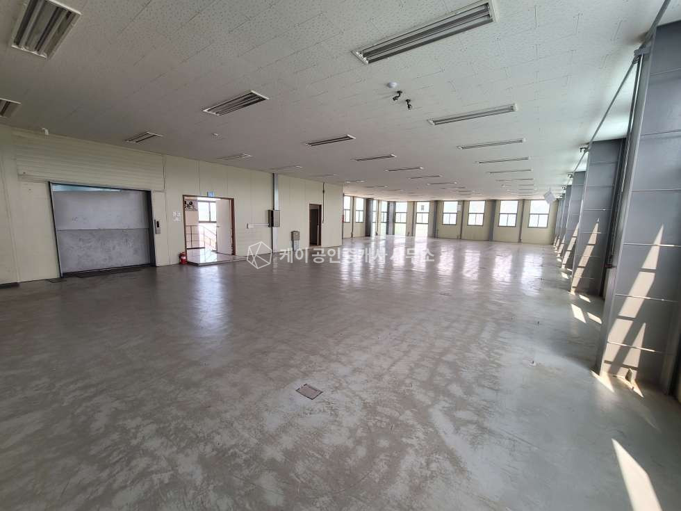 경기 파주시 신촌동 신촌동 대형 사옥형 공장,창고, 연 747평 2개동 구조, 고전력 290kw, 화물EV, 넓은 단독마당, 넓은 진입로, 40피트 츄레라 가능 월세 매물번호 11114 사진 11