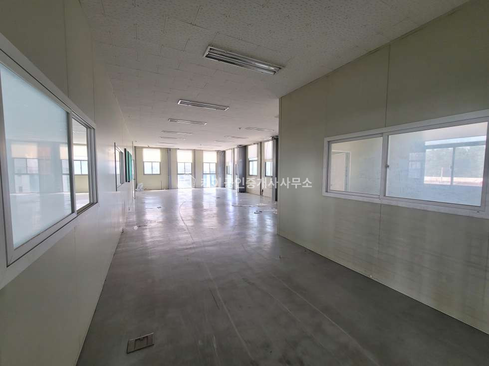 경기 파주시 신촌동 신촌동 대형 사옥형 공장,창고, 연 747평 2개동 구조, 고전력 290kw, 화물EV, 넓은 단독마당, 넓은 진입로, 40피트 츄레라 가능 월세 매물번호 11114 사진 13