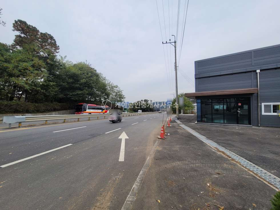 경기 파주시 파주읍 봉암리 왕복4차선 대로변 위치한 신축 연 95평 근생, 경의중앙선 파주역 도보이용가능, 광고노출효과 최고, 단독마당 사용, 40피트츄레라 월세 매물번호 11249 사진 1