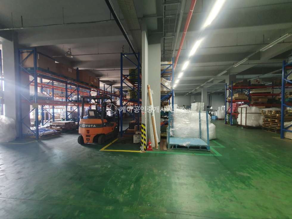 인천 검단구 오류동 1동 마당 넓고 연면적 많은 3층 단독공장, 대로변 코너 위치, 관리 잘 되어있는 공장 매매 매물번호 11277 사진 3