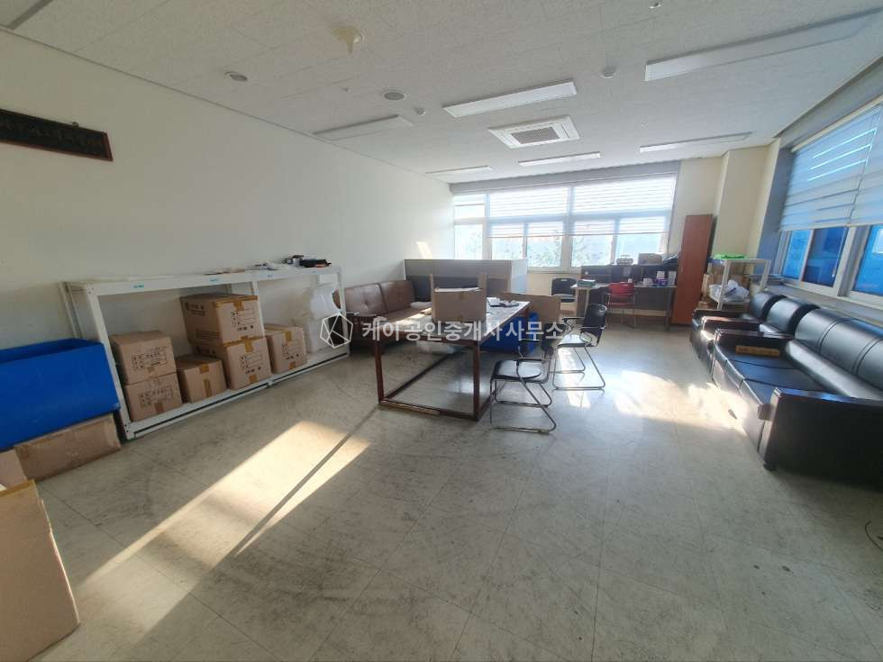 인천 검단구 오류동 1동 마당 넓고 연면적 많은 3층 단독공장, 대로변 코너 위치, 관리 잘 되어있는 공장 매매 매물번호 11277 사진 7