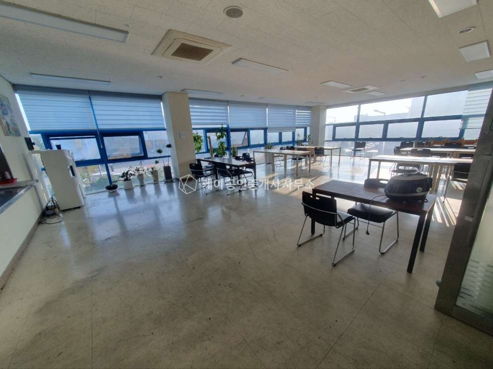 인천 검단구 오류동 1동 마당 넓고 연면적 많은 3층 단독공장, 대로변 코너 위치, 관리 잘 되어있는 공장 매매 매물번호 11277 사진 9
