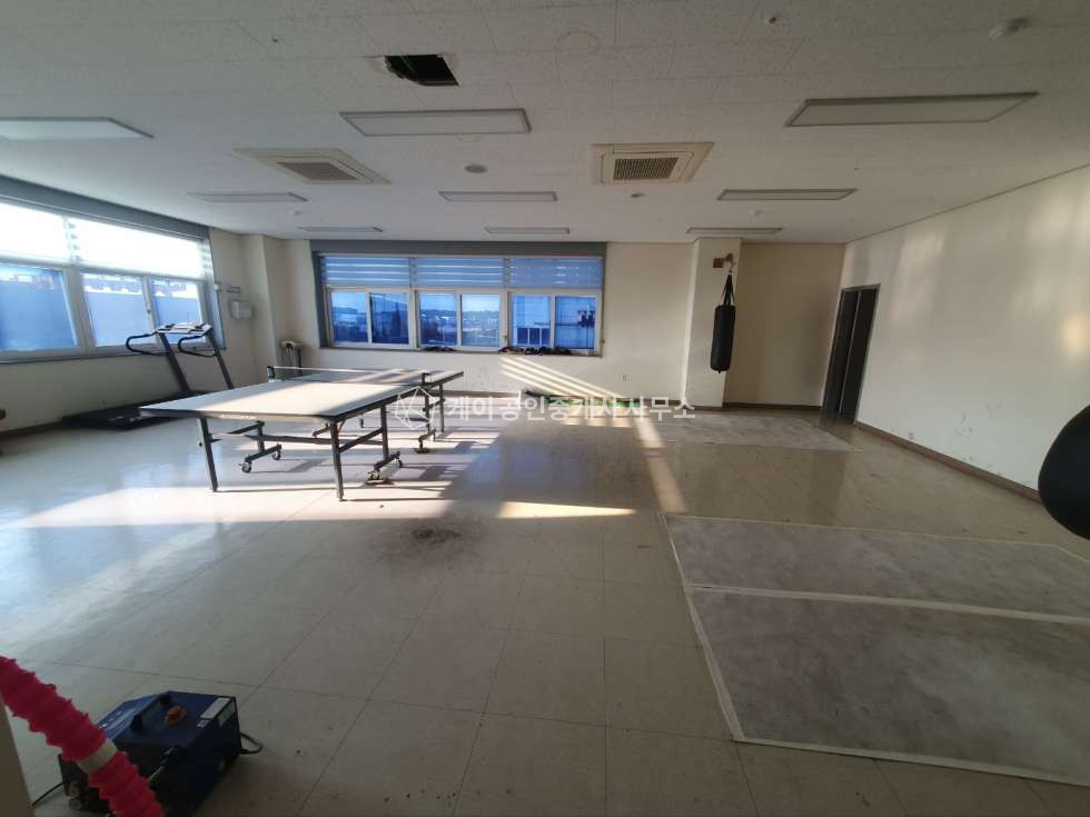 인천 검단구 오류동 1동 마당 넓고 연면적 많은 3층 단독공장, 대로변 코너 위치, 관리 잘 되어있는 공장 매매 매물번호 11277 사진 10