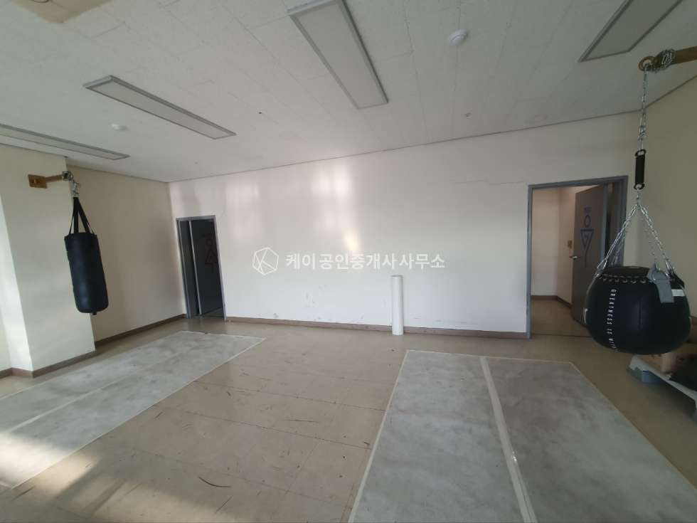 인천 검단구 오류동 1동 마당 넓고 연면적 많은 3층 단독공장, 대로변 코너 위치, 관리 잘 되어있는 공장 매매 매물번호 11277 사진 11
