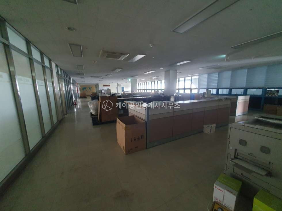 인천 검단구 오류동 1동 마당 넓고 연면적 많은 3층 단독공장, 대로변 코너 위치, 관리 잘 되어있는 공장 매매 매물번호 11277 사진 13