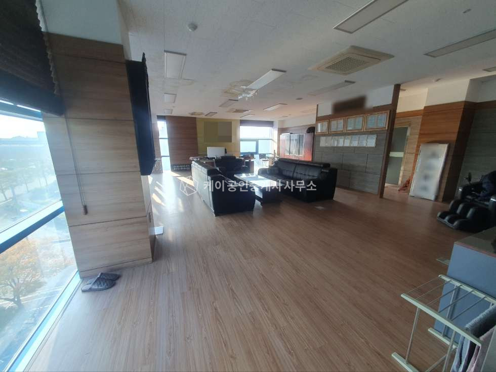 인천 검단구 오류동 1동 마당 넓고 연면적 많은 3층 단독공장, 대로변 코너 위치, 관리 잘 되어있는 공장 매매 매물번호 11277 사진 14