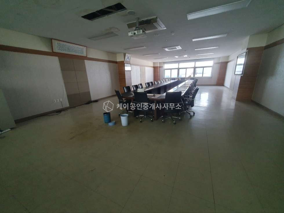 인천 검단구 오류동 1동 마당 넓고 연면적 많은 3층 단독공장, 대로변 코너 위치, 관리 잘 되어있는 공장 매매 매물번호 11277 사진 18