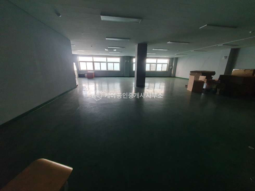 인천 검단구 오류동 1동 마당 넓고 연면적 많은 3층 단독공장, 대로변 코너 위치, 관리 잘 되어있는 공장 매매 매물번호 11277 사진 19