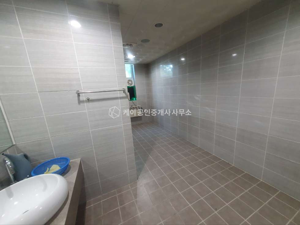 인천 검단구 오류동 1동 마당 넓고 연면적 많은 3층 단독공장, 대로변 코너 위치, 관리 잘 되어있는 공장 매매 매물번호 11277 사진 23