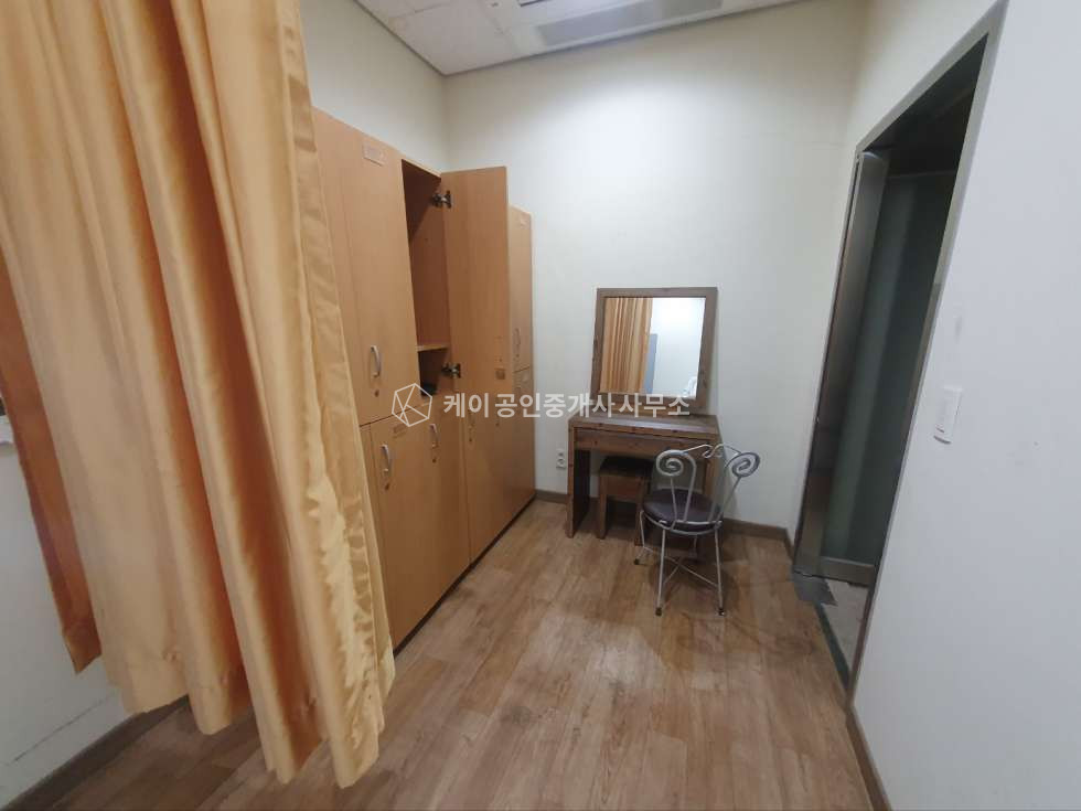 인천 검단구 오류동 1동 마당 넓고 연면적 많은 3층 단독공장, 대로변 코너 위치, 관리 잘 되어있는 공장 매매 매물번호 11277 사진 24