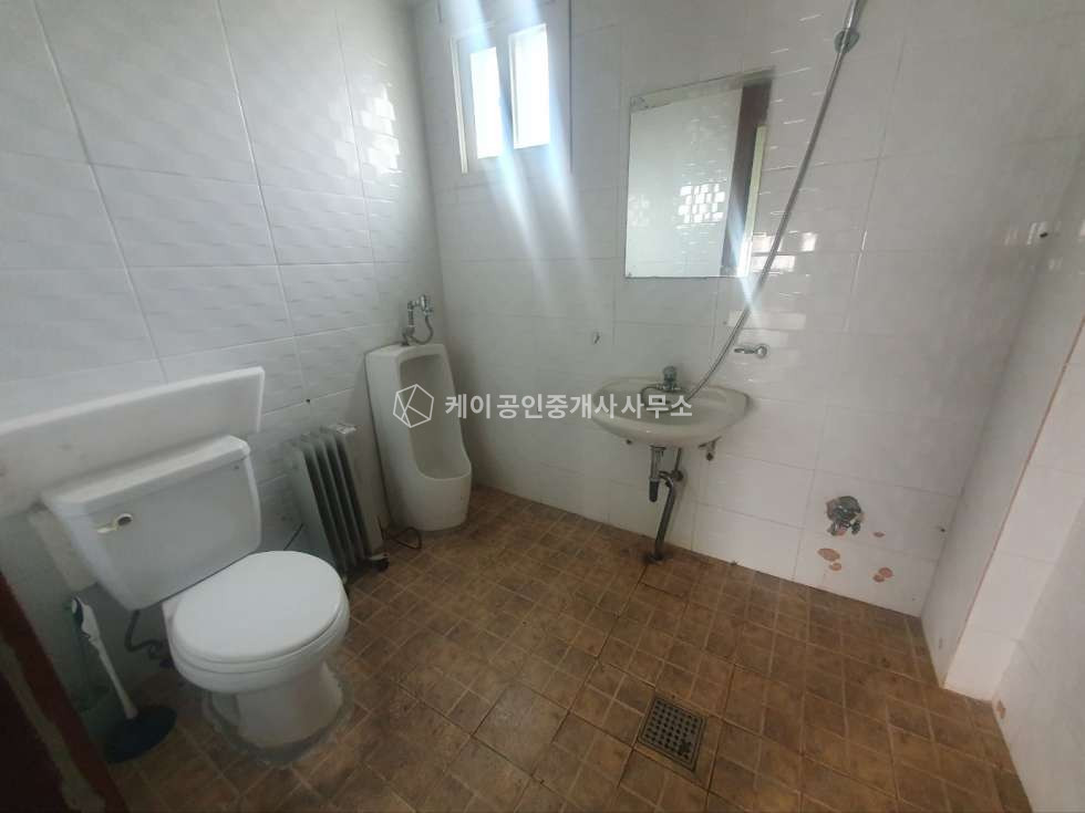 경기 고양일산동구 성석동 C동 1종근생 60평, 넓은 단독마당, 민원없음, 즉시입주 가능 월세 매물번호 11295 사진 4
