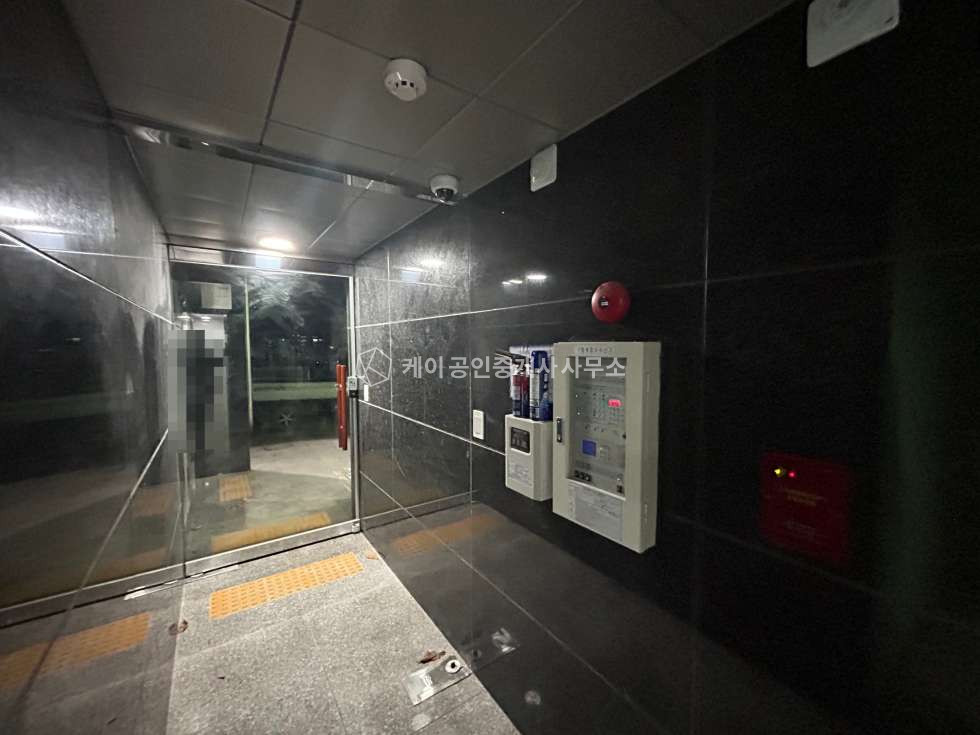 경기 고양덕양구 관산동 주건축물제1동 덕양구 210평 통임대, 하수직관, 단독마당, 수도권제1순환고속 통일로ic 10분, 약 71평 사무실+ 테라스 추가임대가능 월세 매물번호 11318 사진 3