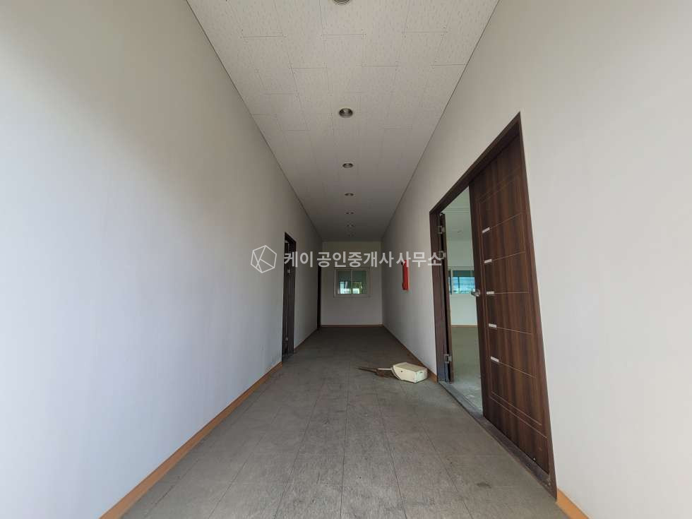 경기 고양일산동구 설문동 1동 설문동 연 261평 공장 (1층 공장 195평 + 2층 사무실 65평), 층고 12m 이상, 사무실 인테리어, 단독마당, 40피트 츄레라, 설문ic 10분이내 월세 매물번호 11319 사진 5