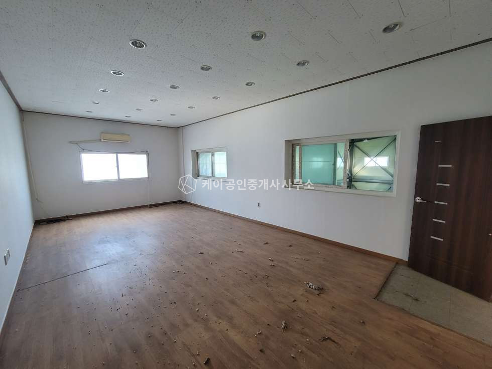 경기 고양일산동구 설문동 1동 설문동 연 261평 공장 (1층 공장 195평 + 2층 사무실 65평), 층고 12m 이상, 사무실 인테리어, 단독마당, 40피트 츄레라, 설문ic 10분이내 월세 매물번호 11319 사진 9