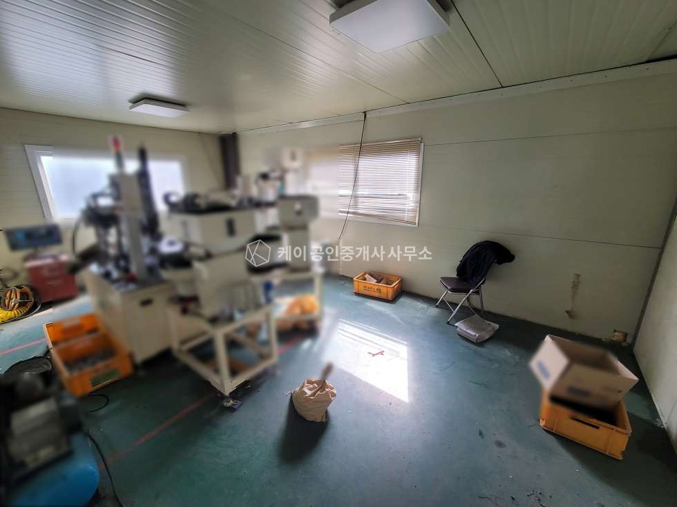 경기 파주시 파주읍 봉암리 파주 역세권 실사용 면적 약 200평 이상 가능한 공장, 대형마당, 40피트 츄레라 회전가능, 왕복 4차선 접한 위치, 내부사무실, 가설천막, 경의중앙선 도보 이용가능 월세 매물번호 11320 사진 8