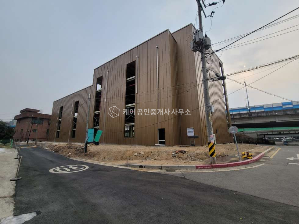 경기 고양덕양구 현천동 서울 상암동 DMC 인접, 덕양구 신축 대형창고, 연 434평, 강변북로 진입 3분, 경의중앙선 대중교통 이용가능, 사옥형 물류창고, 스튜디오 등 다양한 업종추천 월세 매물번호 11422 사진 13
