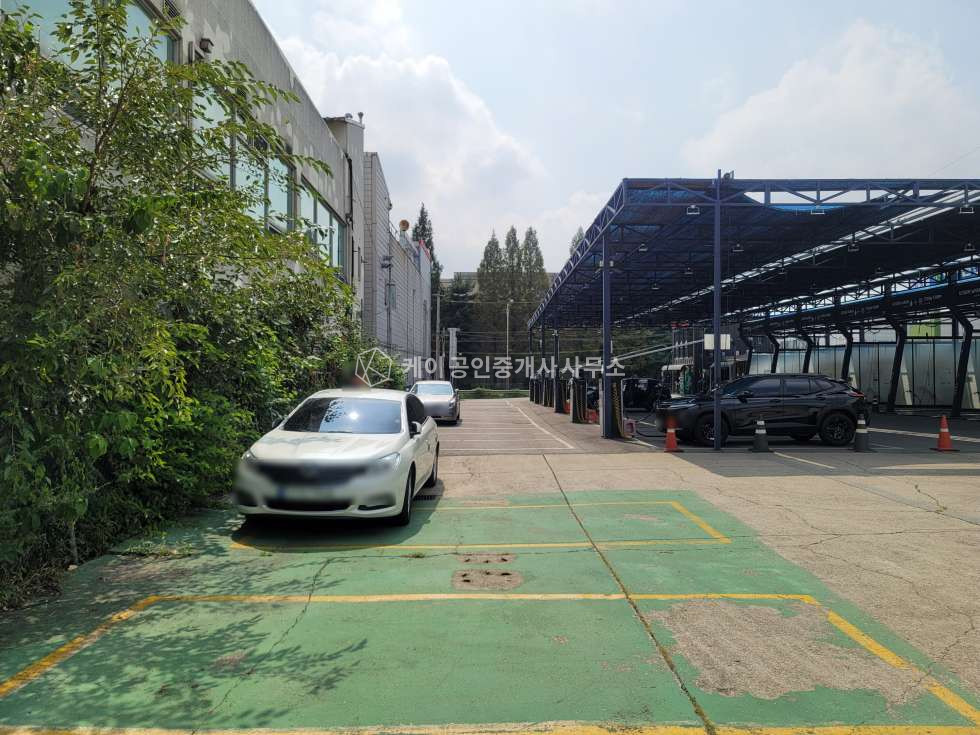 경기 고양일산서구 덕이동 경의로 6차선 바로 인접 위치, 자동차관련시설, 통건물 121평, 넓은 단독마당, 주차공간 넉넉, 임대 및 매매 가능 월세 매물번호 11426 사진 6