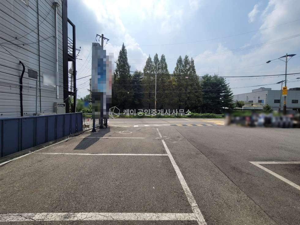 경기 고양일산서구 덕이동 경의로 6차선 바로 인접 위치, 자동차관련시설, 통건물 121평, 넓은 단독마당, 주차공간 넉넉, 임대 및 매매 가능 월세 매물번호 11426 사진 7
