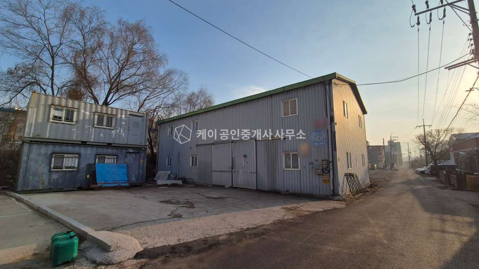 경기 김포시 고촌읍 태리 가동 대형차량진입가능, 김포IC9분 진출입용이,2층직원거주시설완비,층고7.4m 월세 매물번호 11437 사진 1