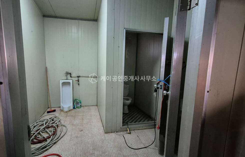 경기 김포시 고촌읍 태리 가동 대형차량진입가능, 김포IC9분 진출입용이,2층직원거주시설완비,층고7.4m 월세 매물번호 11437 사진 5
