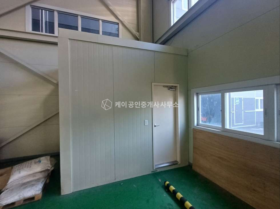 인천 서해구 원창동 약 1500평 사옥형 공장 창고, 넓은 마당, 26년 8월 만기 매매 매물번호 11464 사진 6