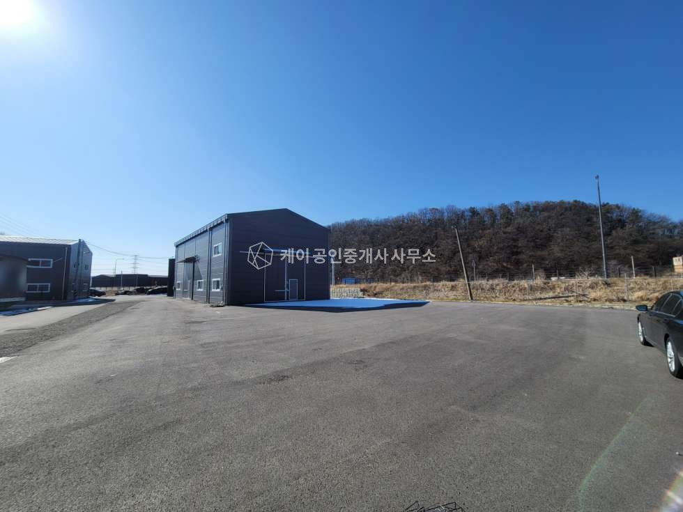 경기 파주시 파주읍 부곡리 1동 파주 신축급 60평 2종제조, 대형 단독마당, 40피트 츄레라 회전가능, 월롱ic 10분 월세 매물번호 11489 사진 2