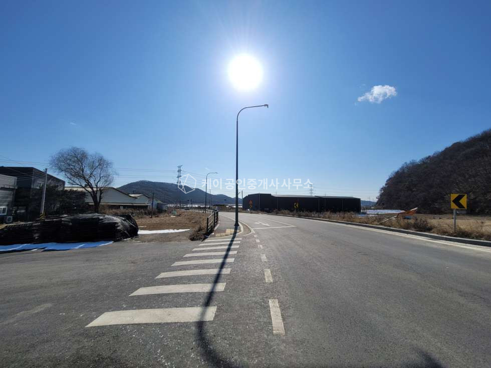 경기 파주시 파주읍 부곡리 1동 파주 신축급 60평 2종제조, 대형 단독마당, 40피트 츄레라 회전가능, 월롱ic 10분 월세 매물번호 11489 사진 13