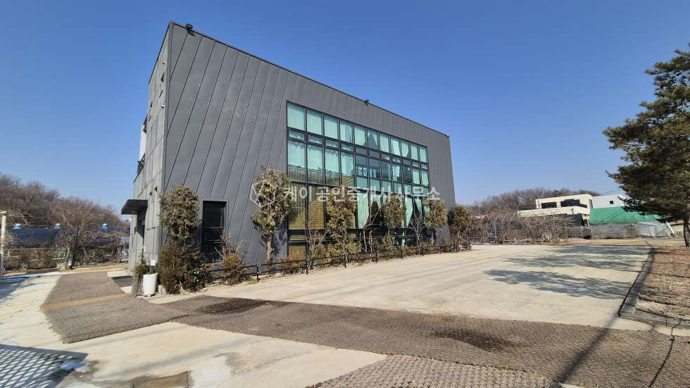 경기 고양덕양구 현천동 서울근접 사옥형 90평 통건물, 폴딩도어, 넓은단독마당,현천IC2 분, 남고양IC 3분 접근성 최고 월세 매물번호 11509 사진 1