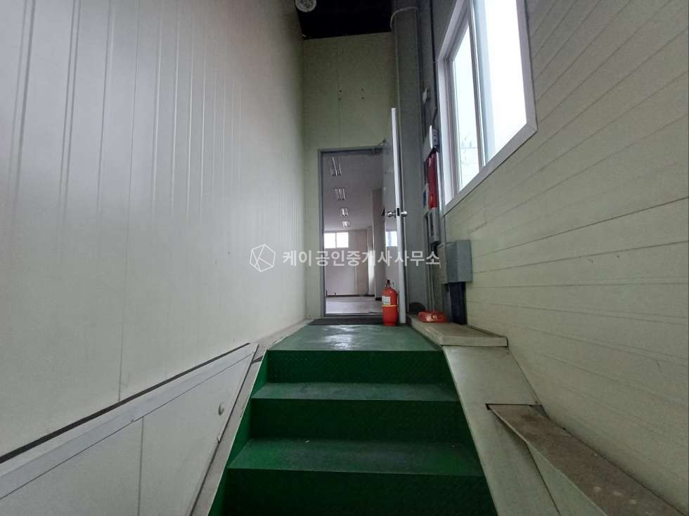 인천 서해구 석남동 북항 인근 300평 대형창고, 넓은 마당, 대형 차량 진출입 원활, 교통정체 없는 곳 월세 매물번호 11511 사진 9