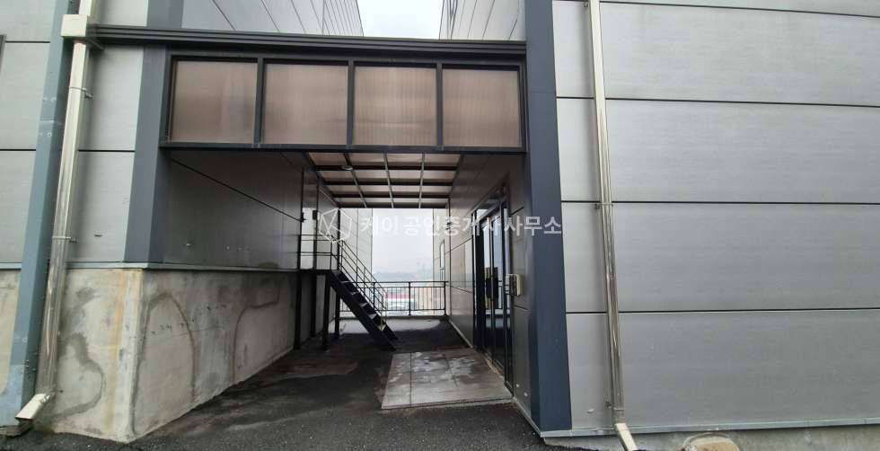 경기 파주시 조리읍 능안리 준신축 600평대 대형창고임대, 40ft추레라가능,도크 및 렉설치완비, 높은층고,화물EV, 대형마당,넓고깨끗한사무실 월세 매물번호 11515 사진 6