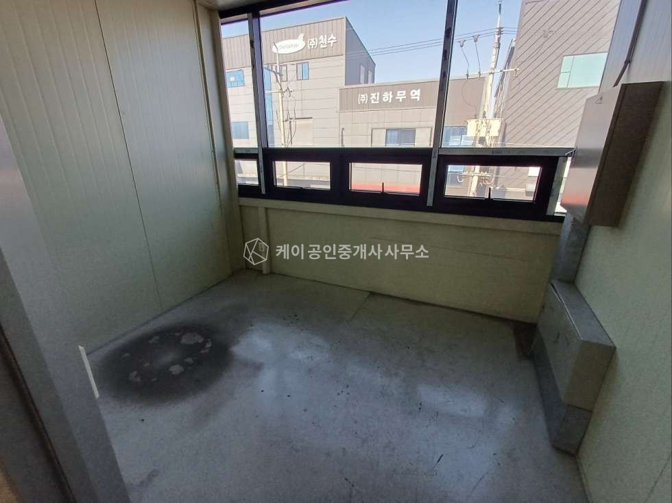 인천 제물포구 신흥동3가 제1동 남항 축항대로 인근 200평 공장 창고, 대지 150평, 30kw, 화물승강기 450kg 월세 매물번호 11522 사진 12