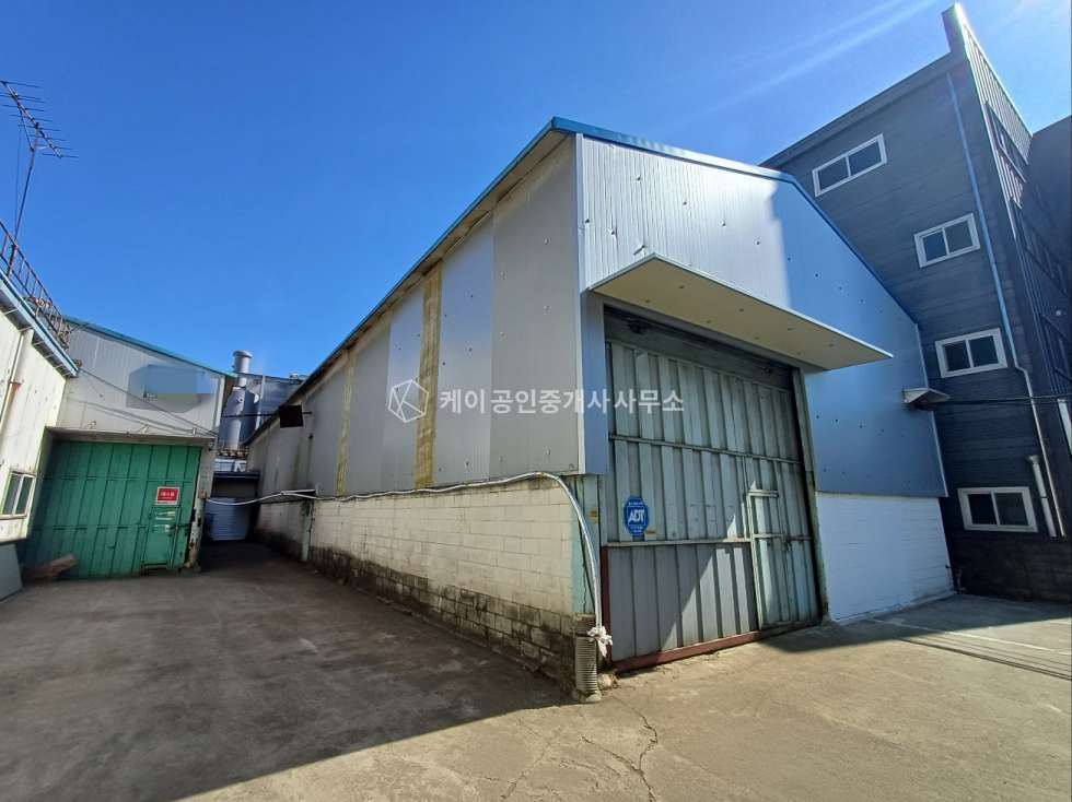 인천 서해구 석남동 나동 약 120평 공장 임대, 준2층 사무실 2칸, 호이스트 2.8톤 2기, 즉시 입주 가능 월세 매물번호 11568 사진 1