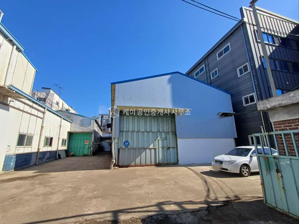 인천 서해구 석남동 나동 약 120평 공장 임대, 준2층 사무실 2칸, 호이스트 2.8톤 2기, 즉시 입주 가능 월세 매물번호 11568 사진 2