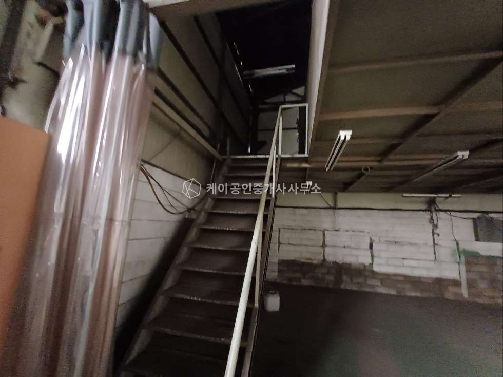 인천 서해구 석남동 나동 약 120평 공장 임대, 준2층 사무실 2칸, 호이스트 2.8톤 2기, 즉시 입주 가능 월세 매물번호 11568 사진 8