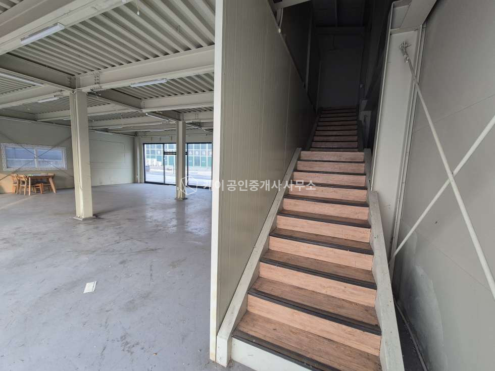 경기 고양일산동구 식사동 식사동 양방향 사용가능한 깨끗한 건물, 내부계단, 복층,사리현IC8분 월세 매물번호 11431 사진 5