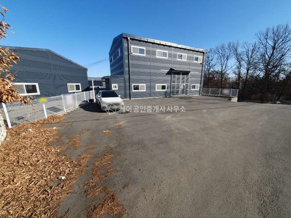 경기 김포시 통진읍 고정리 가동 2종근생, 51평, 층고 9.1m, 단독마당, 전차량 진입가능, 즉시입주 가능 매매 매물번호 11585 사진 1